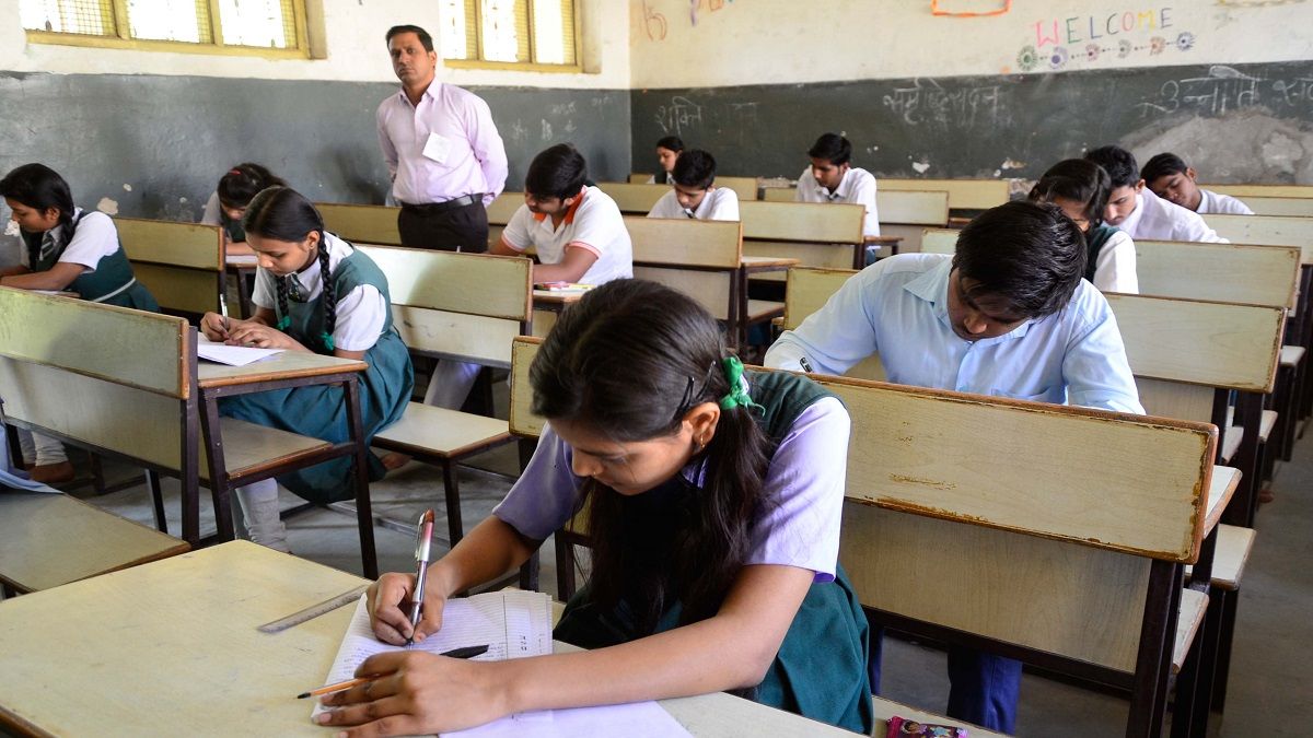 SSLC New Rules : 625ರಿಂದ 525ಕ್ಕೆ ಇಳಿಕೆ – ಹಿಂದಿ ಸೇರಿ ತೃತೀಯ ಭಾಷೆಗಳಿಗೆ ಗ್ರೇಡ್ ಮಾತ್ರ! Image