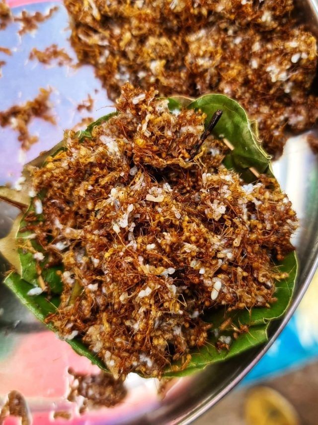 यहां खाई जाती है लाल चीटियों से बनी मसालेदार चटनी