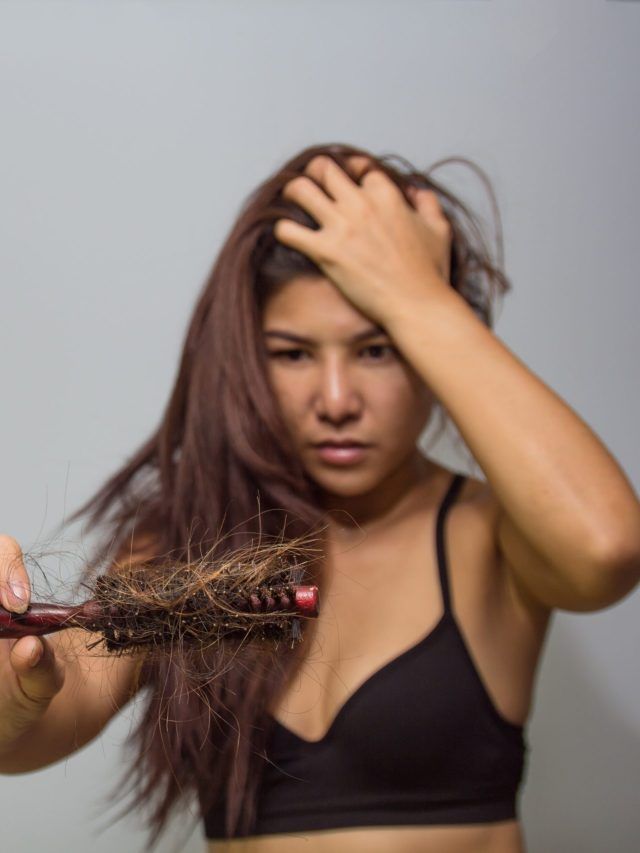 बाल झड़ने से कहीं गंजे ही ना हो जाएं? बचने के लिए रोजाना करें ये 5 काम