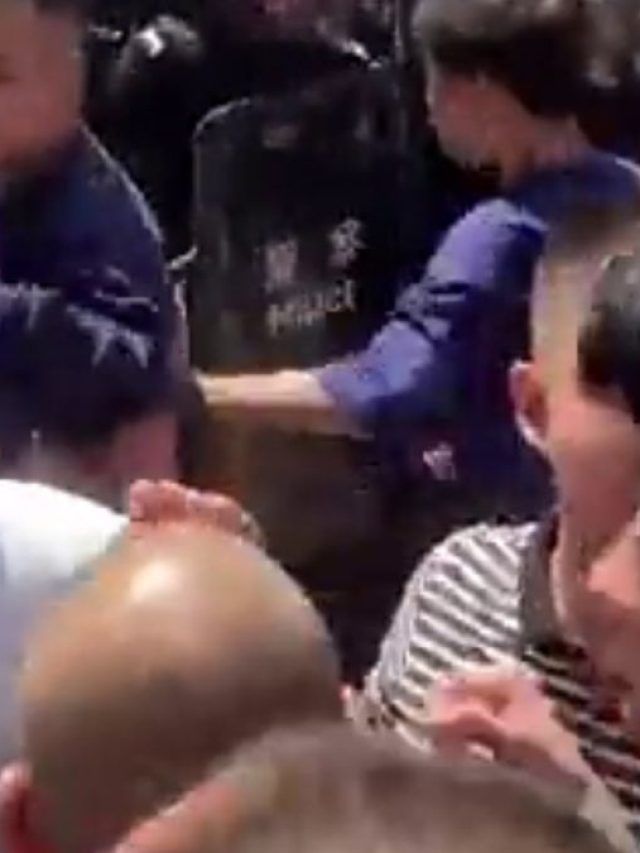 मस्जिद के गुंबद-मीनार गिराए जाने पर चीन में भारी प्रदर्शन- VIDEO