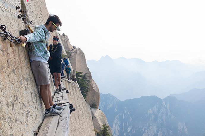 huashan-plank-walk- discover china