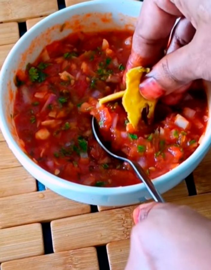 टमाटर की ये चटनी खाई आपने? जरूर ट्राई करें ये लजीज रेसिपी - Tomato chutney with onion momos dolma aunty chutney recipe lbsv