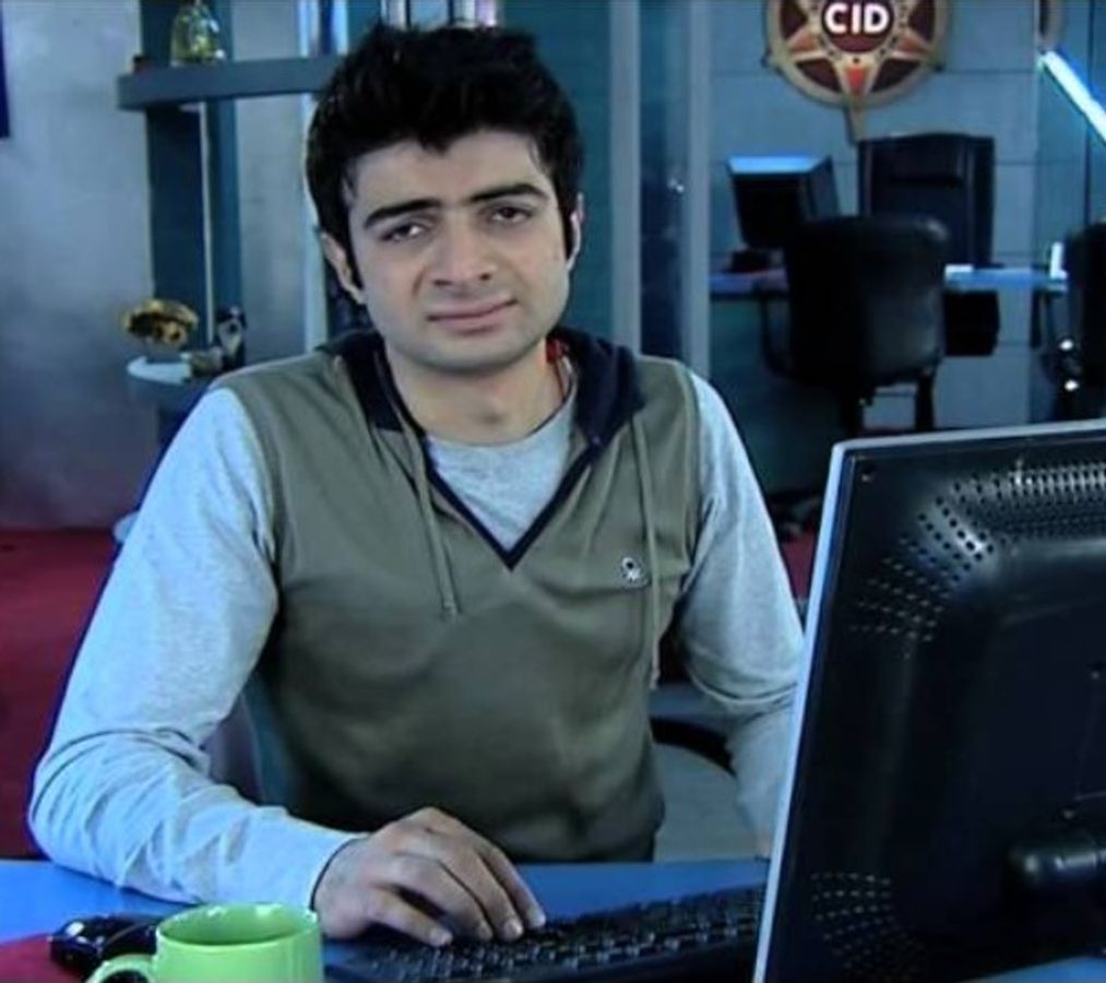 CID फेम एक्टर ने छोड़ी इंडस्ट्री? बने प्रोफेसर, शोबिज से दूर बिता रहे ऐसी जिंदगी - Do you remember cid fame vivek mashru aka inspector vivek quits showbiz industry become professor transformation