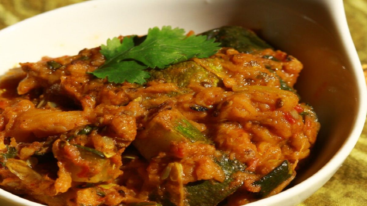 बिना टमाटर के भी स्वादिष्ट बनेगा बैंगन का भर्ता, अपनाएं ये ट्रिक Bengan bharta recipe without