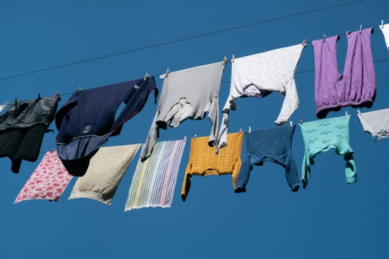 बारिश में नहीं सूख रहे कपड़े? अपनाएं ये 5 आसान ट्रिक - How to dry clothes fast in monsoon rainy season best tips for laundry tviss