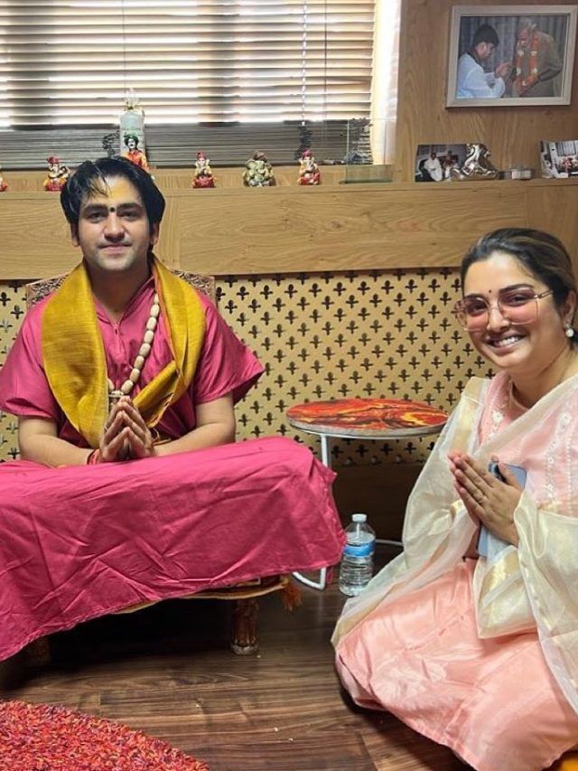 बाबा बागेश्वर के दरबार में आम्रपाली-निरहुआ, जोड़े हाथ, फैंस बोले- हर हर महादेव