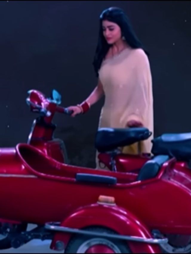 स्कूटर पर बैठकर चांद पर पहुंची एक्ट्रेस, यूजर्स बोले- ये सब देखता कौन है?