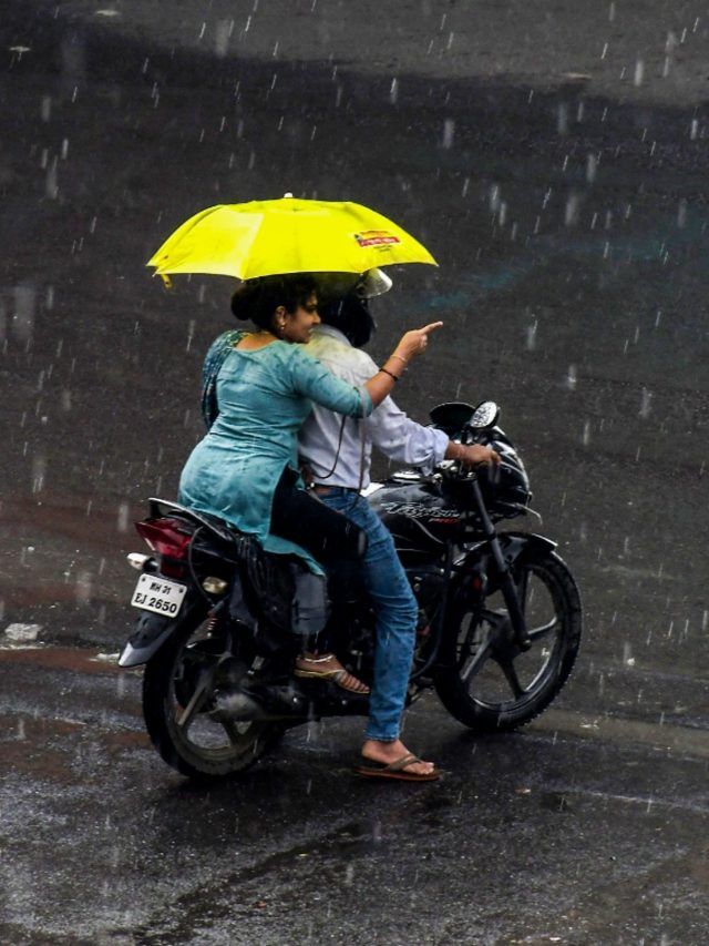 বারবার ছাতা হারান? এই টিপস মাথায় রাখলেই ভুল হবে না