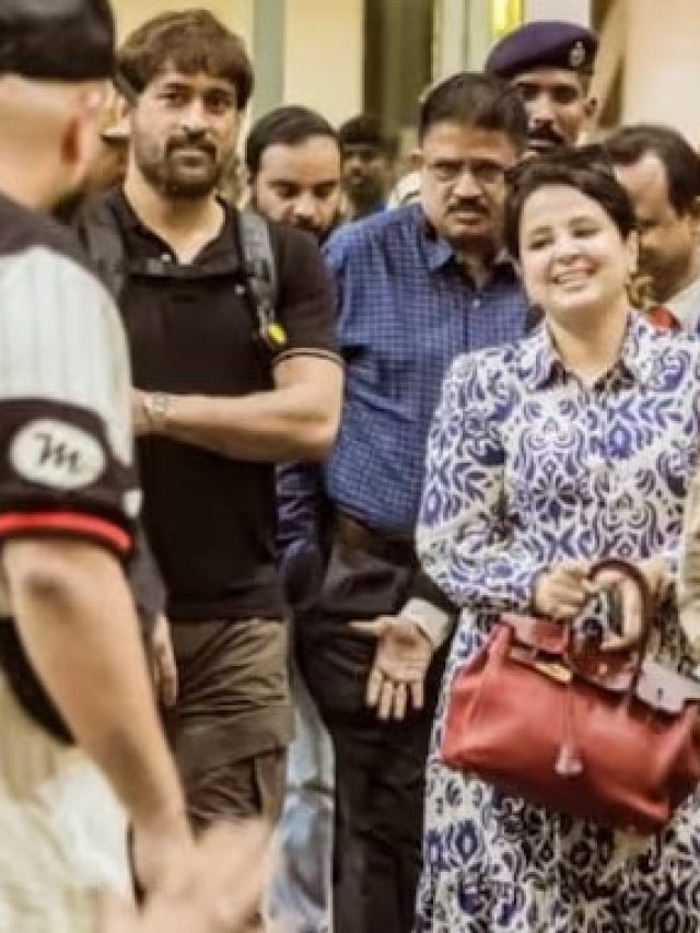 धोनी अपनी फिल्म का ट्रेलर करेंगे रिलीज, एयरपोर्ट पर हुआ भव्य स्वागत, VIDEO