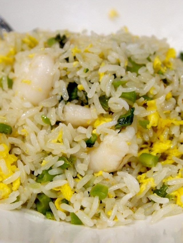 কম তেলেই এগ ফ্রায়েড রাইস! চিনা রেস্তোরাঁর গোপন রেসিপি শিখে নিন