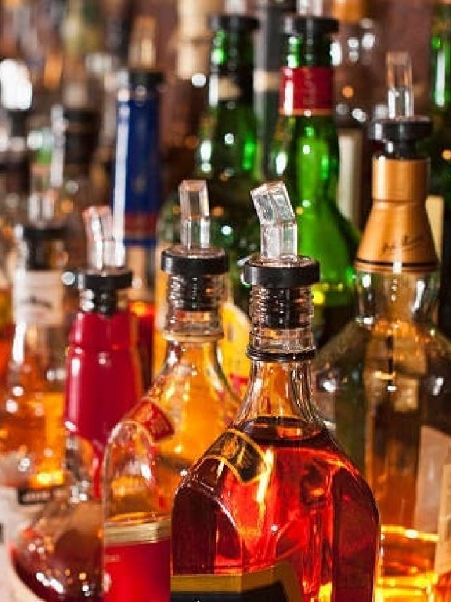 दिनदहाड़े दुकान से 9 बोतल शराब चोरी, कीमत 1 करोड़ से भी ज्यादा!