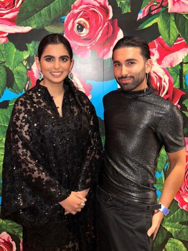 फ्रेंड ओरी के साथ दिखीं ईशा अंबानी, पहनी थी इतनी महंगी ब्लैक काफ्तान ड्रेस