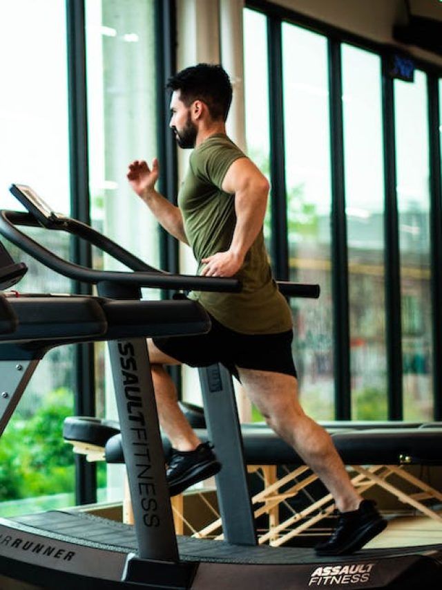 ट्रेडमिल पर रनिंग करते समय जरूर ध्यान रखें ये 6 बातें, गलती पड़ सकती है भारी!