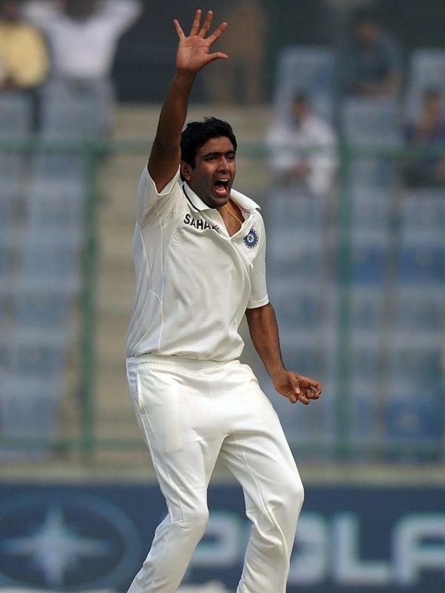 जब बाप-बेटे को एक ही गेंदबाज ने बनाया शिकार, अश्विन ने रचा इतिहास