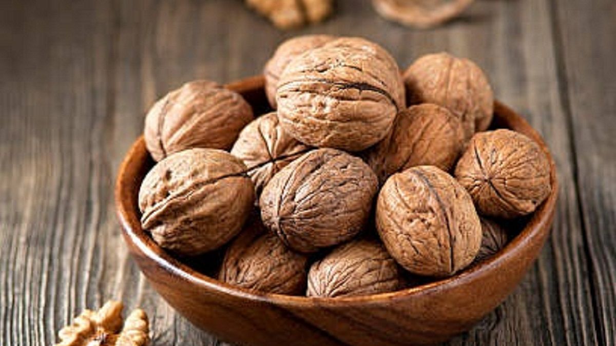 रोज सुबह खाएं भीगे हुए अखरोट, मिलेंगे 5 जबरदस्त फायदे Soaked walnut eating in morning benefits