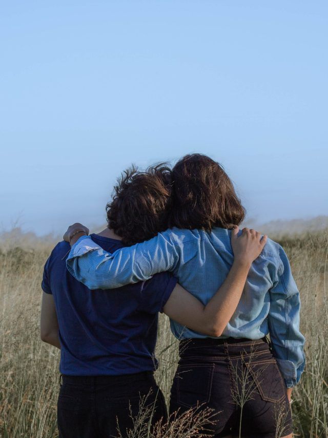 बचपन की फोटो से ढूंढ निकाली 15 साल पुरानी दोस्त, सोशल मीडिया पर छाया किस्सा