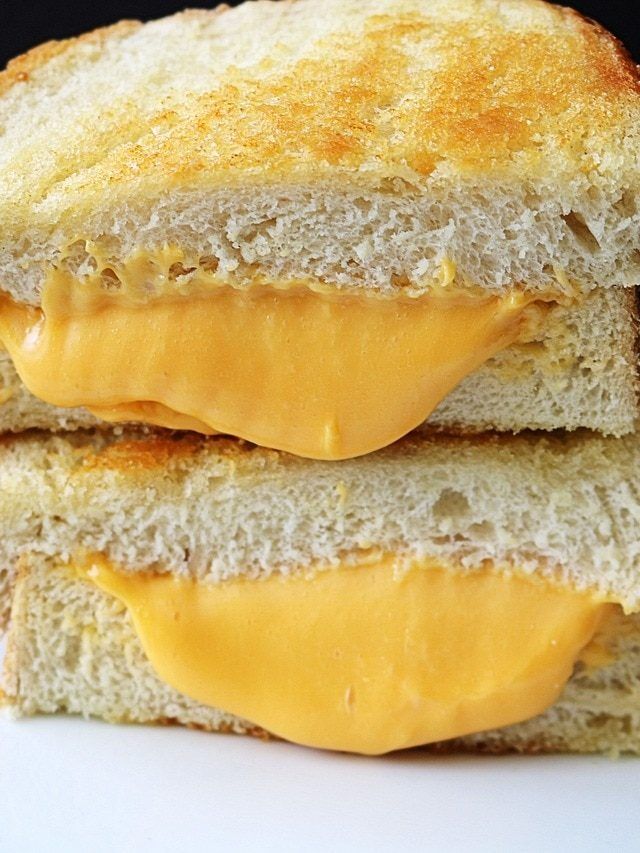 ১০ টাকার পাউরুটি, ১০ টাকার চিজ দিয়ে মুখরোচক স্যান্ডউইচ বানান