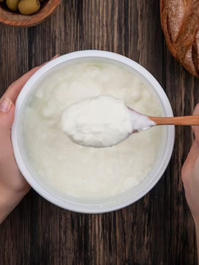 बाजार से खरीदकर खाते हैं Yogurt? घर पर बनाना भी है बेहद आसान