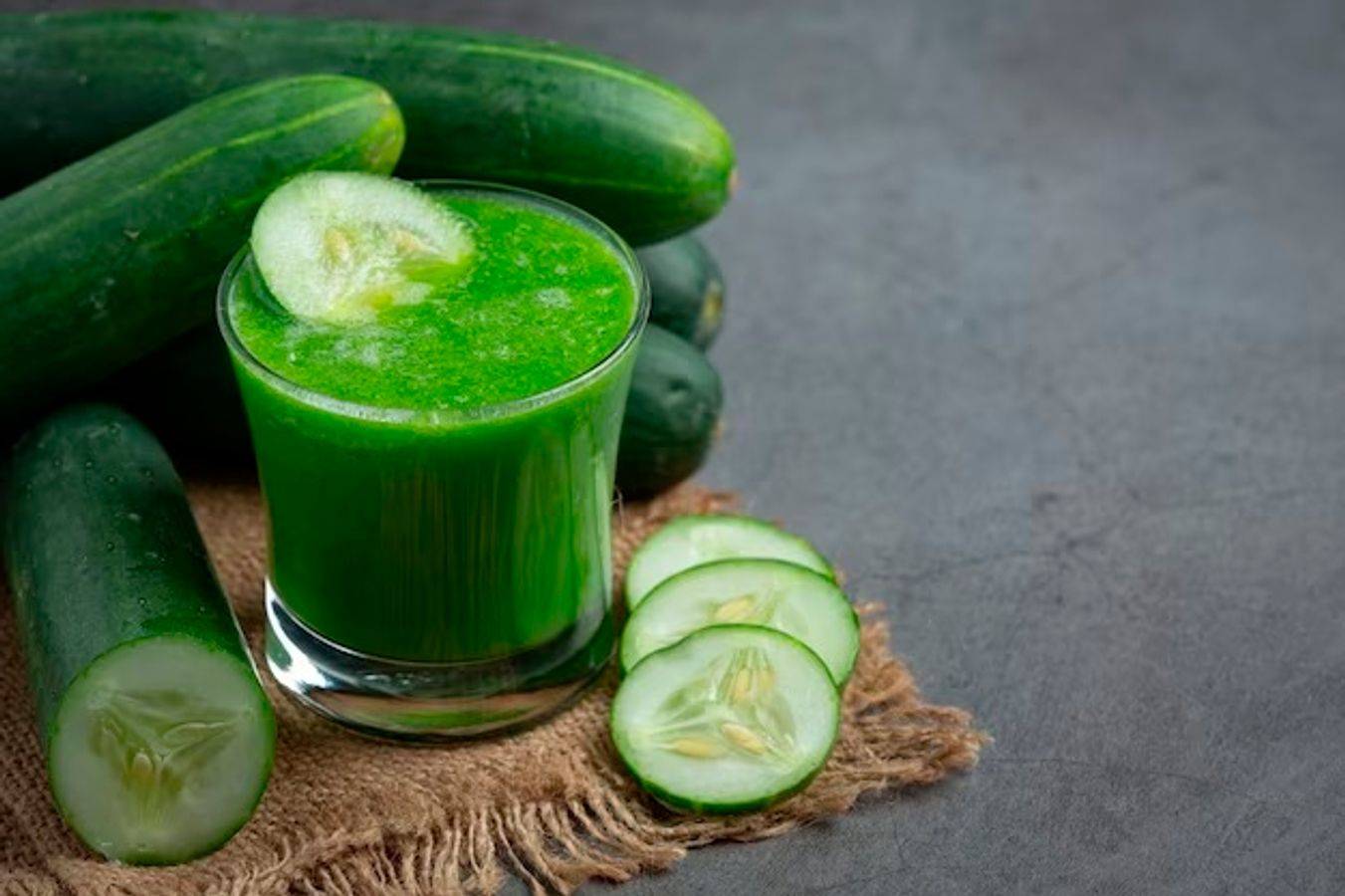 सुबह-सुबह खीरे का जूस पीने के ढेरों फायदे, जान लें बनाने का सही तरीका - Cucumber juice recipe healthy morning juice weight loss diet kheere ka juice pplbsv