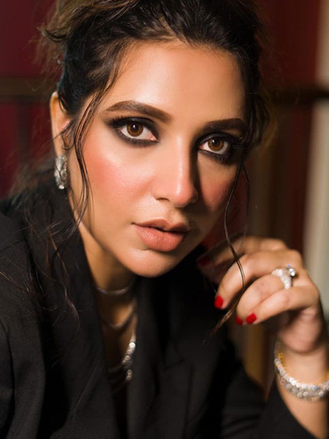 জিমে ওয়ার্কআউট করছেন ৮ মাসের অন্ত:সত্ত্বা শুভশ্রী