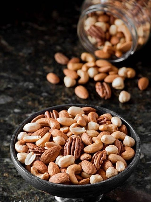 इन ड्राई फ्रूट्स को रोजाना खाने की ना करें गलती, हो सकता है नुकसान