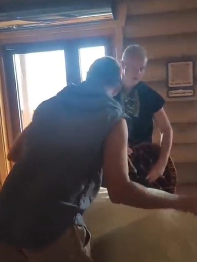 चादर ओढ़ायी और लगा दी आग, ये कैसा बॉडी मसाज, VIDEO VIRAL