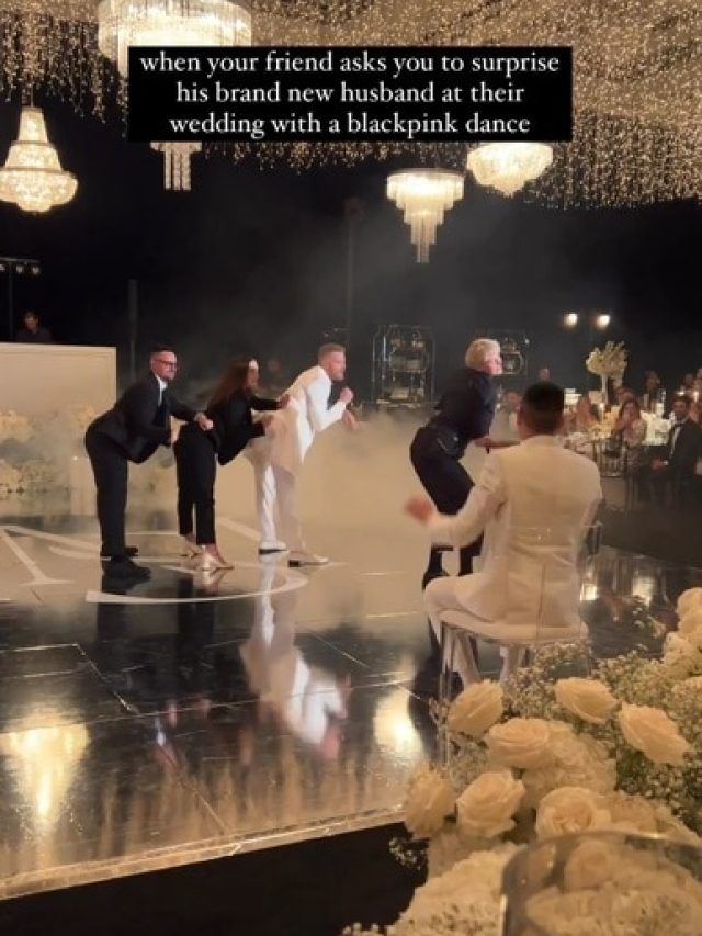 दुल्हन के दोस्तों ने दिया ऐसा सरप्राइज, कुर्सी पर ही झूमने लगा दूल्हा, VIDEO