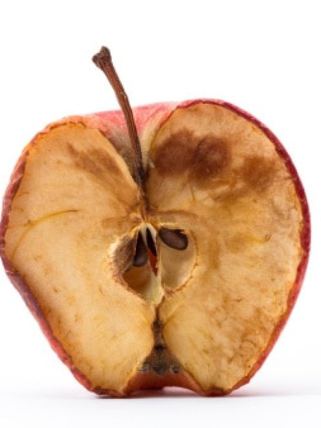 काटने के बाद क्यों बदल जाता है सेब-आलू-बैंगन का रंग, जानें वजह