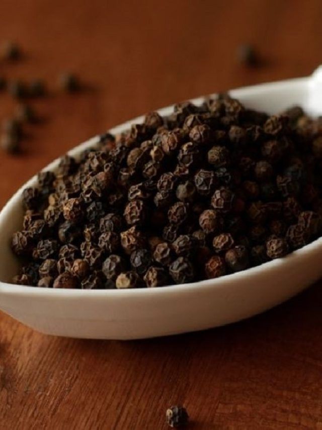 মশলার 'রাজা' গোলমরিচ, গুণ জানতে অবাক হবেন