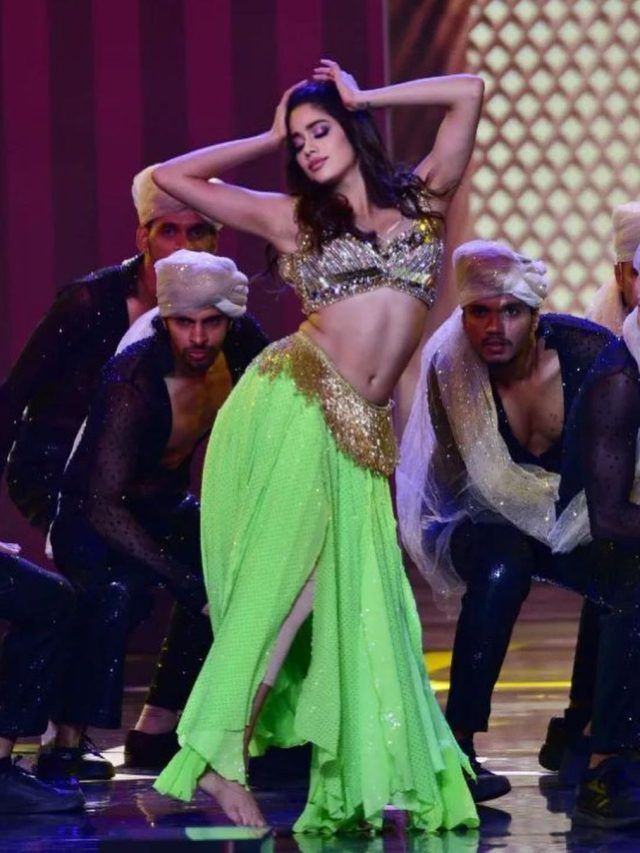 एडल्ट साइट्स पर डाली गईं जाह्नवी की फोटोज, उड़ा मजाक, किस बात का है डर?