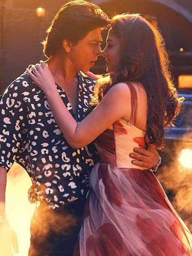 पर्दे पर चल रहा था शाहरुख का रोमांस, फैन ने थिएटर में कर दिया गर्लफ्रेंड को प्रपोज