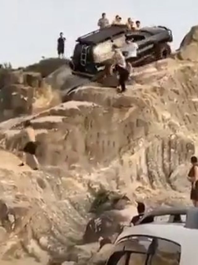 OMG! गजब का कारनामा, शख्स ने पहाड़ों पर चढ़ाई कार- VIDEO वायरल