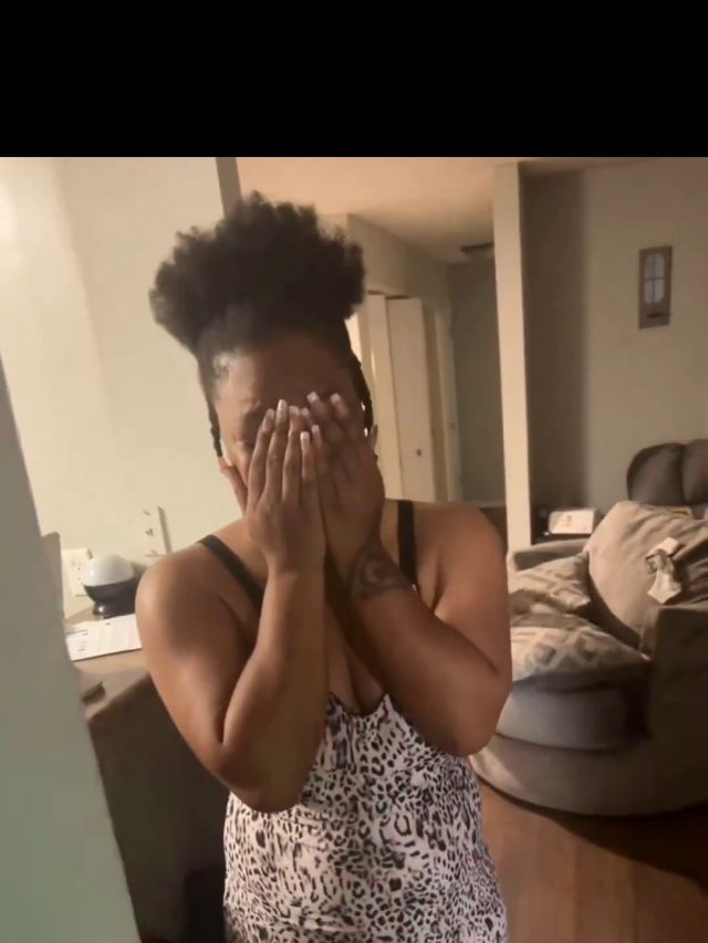 जन्मदिन पर दोस्तों ने घर के बाहर किया ऐसा काम, फूट फूटकर रोने लगी महिला- VIDEO