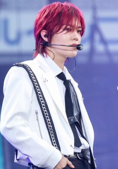K-POP IDOLS WITH FOREIGN NATIONALITIES