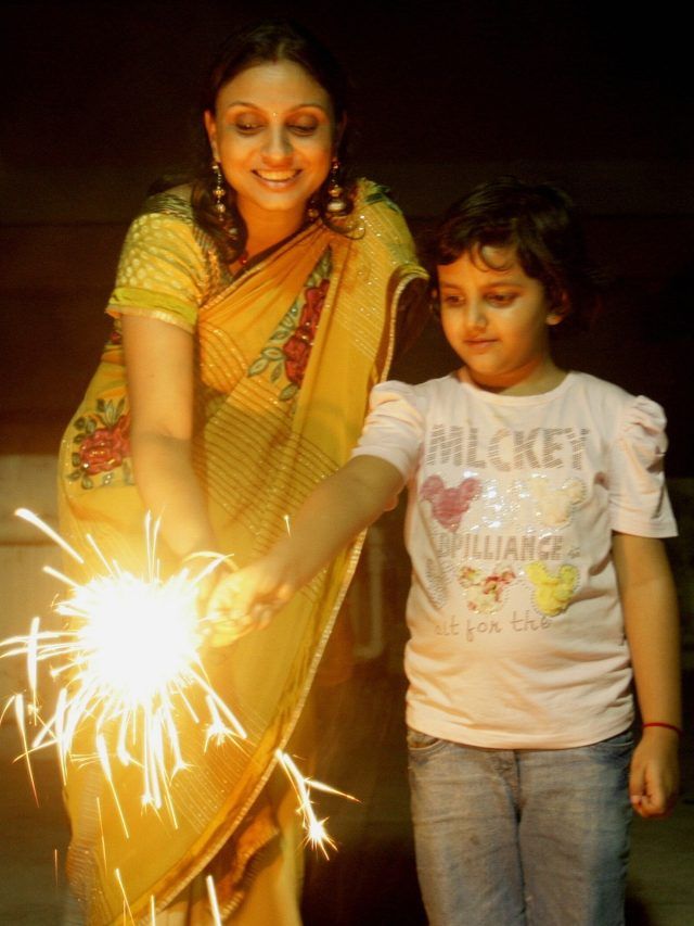 বাজি পোড়ানো কাল না হয়ে দাঁড়ায়! মাথায় রাখুন ১০ বিষয়