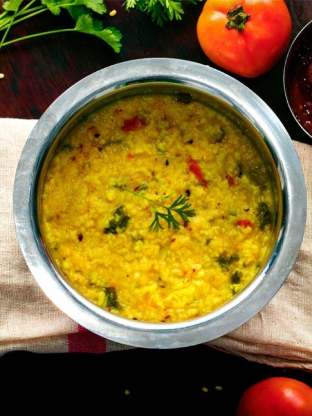 खिचड़ी के 4 यार, दही, पापड़, घी, अचार... बेहतरीन स्वाद के लिए जानें सही सामग्री और रेसिपी