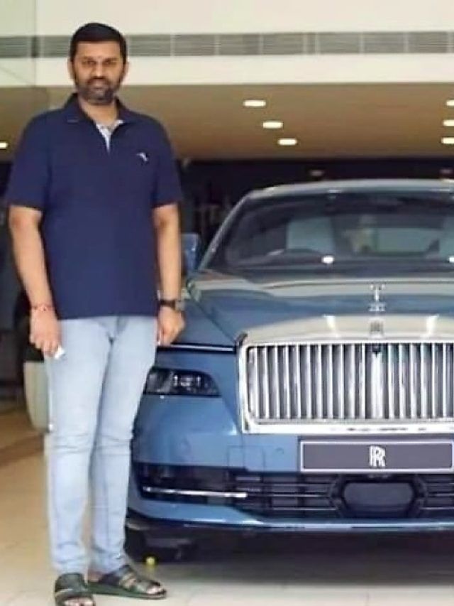 'चप्पल' पहन 10 करोड़ की कार की डिलीवरी लेने पहुंचा शख्स, फिर...!