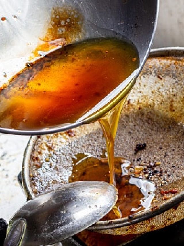 कढ़ाही में बचे हुए गंदे तेल को चुटकियों में करें साफ, इस ट्रिक से निकलेगा सारा कालापन