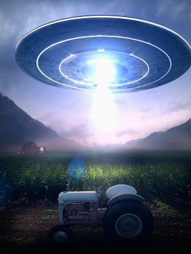 डर से कांप उठा शख्स, अंधेरी रात में सिर के ऊपर मंडराने लगे UFO! और फिर...