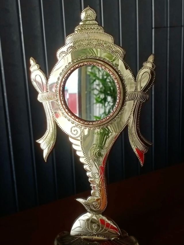 A Mirror Without Glass! Know all about Kerala's unique Aranmula Kannadi metal mirror