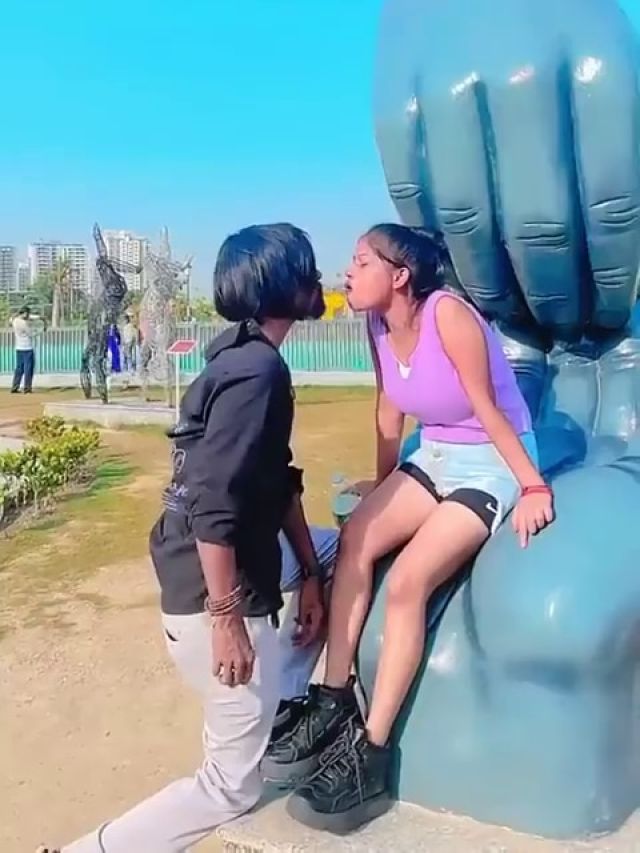 पार्क में 'घिनौनी' हरकत कर रहा था COUPLE, पुलिस ने खुद शेयर किया VIDEO