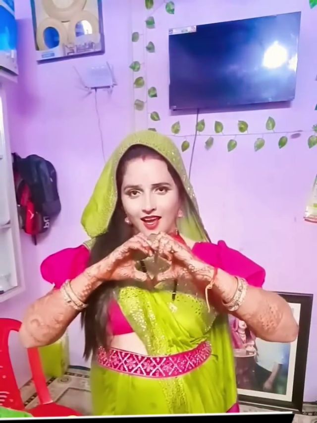 'इश्क करने लगे हैं...' हाथों में लाल गुलाब लिए सीमा हैदर ने किया डांस, देखें VIDEO