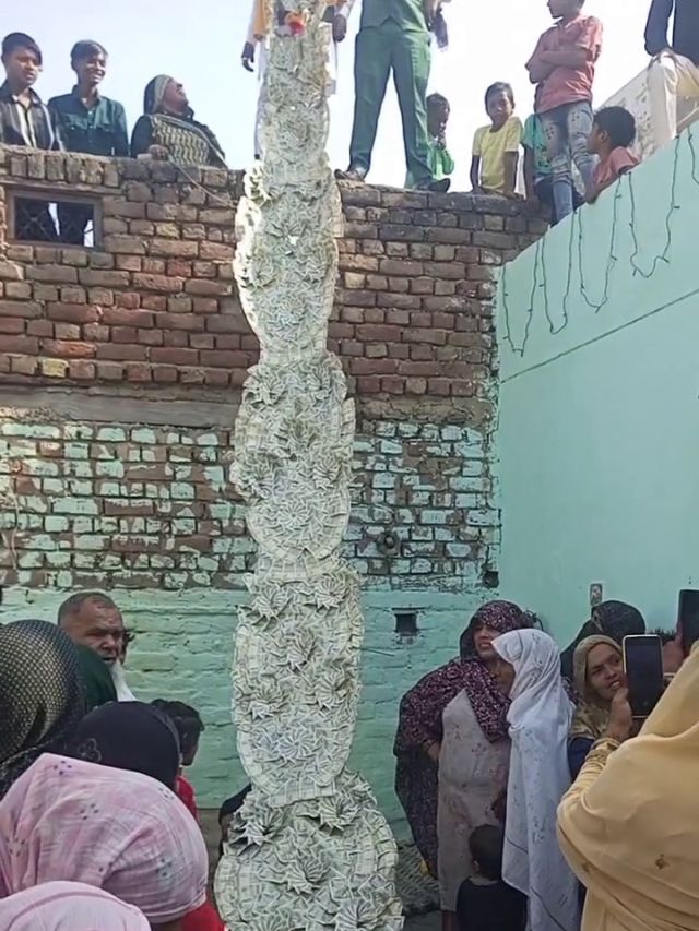 शख्स ने पहनी 20 लाख की माला! देखने के लिए उमड़ी लोगों की भीड़- VIDEO