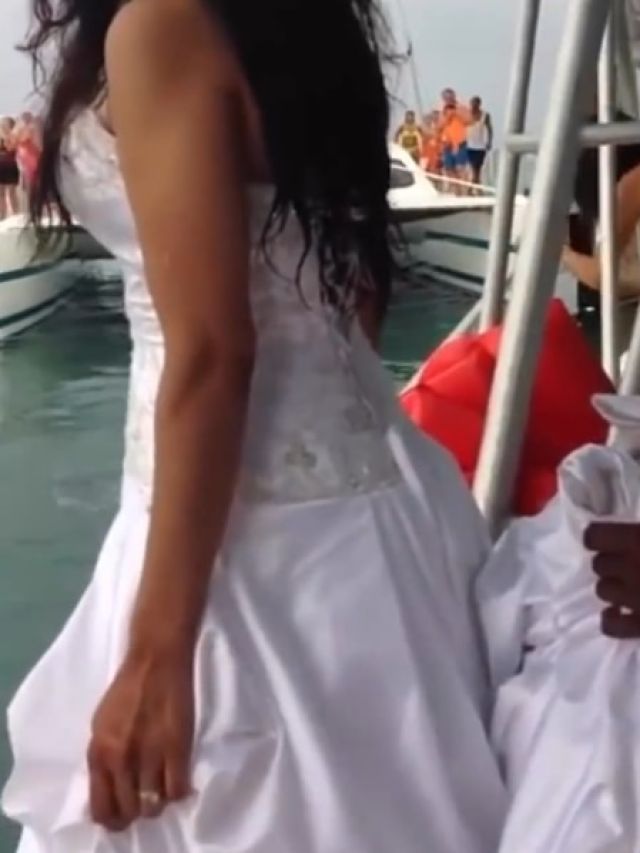 शादी का जोड़ा पहने दुल्हन ने नदी में लगाई छलांग और फिर... शॉकिंग VIDEO वायरल