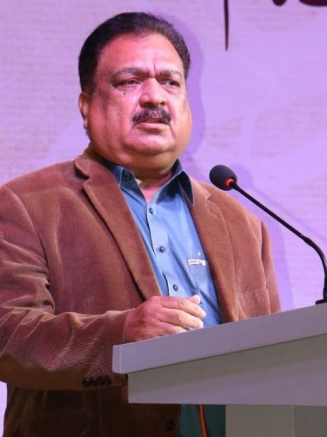 मैं भी तन्हा हूं बहुत कोई तुम्हारा भी नहीं... शायर अब्बास ताबिश के चुनिंदा शेर