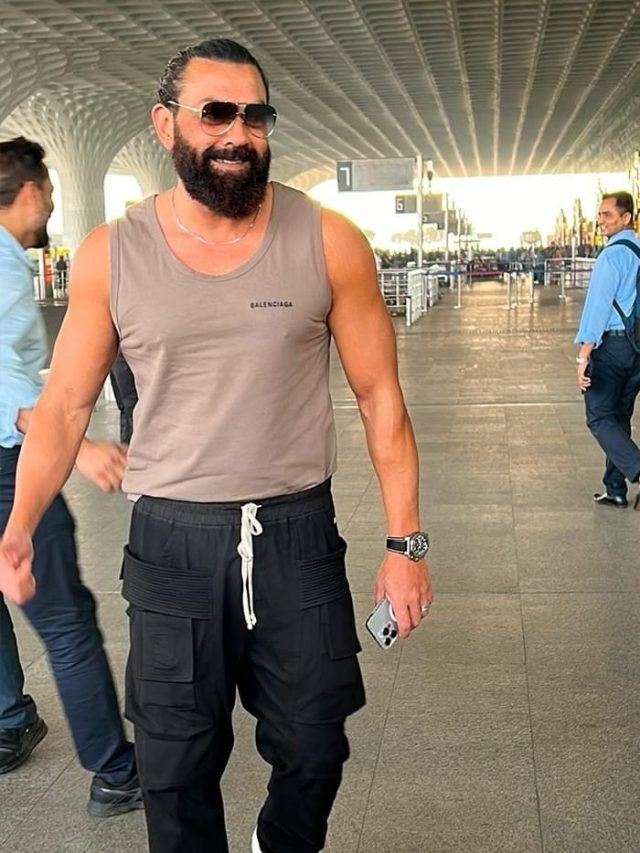 कौन-सा फोन यूज करते हैं बॉबी देओल? एक तस्वीर ने खोला राज