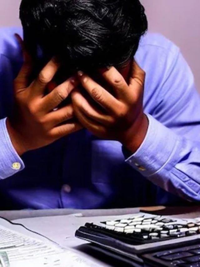 New Year 2024 में रहें सावधान, इन तरीकों से स्कैमर्स बना सकते हैं शिकार