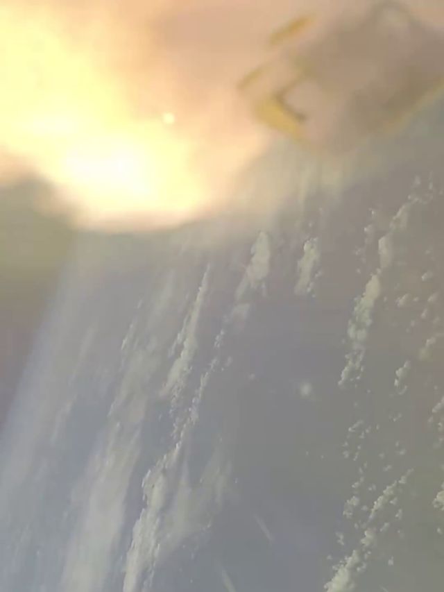 चांद की यात्रा कर पृथ्वी पर लौटना कैसा होता है? VIDEO में देखें अद्भुत नजारा