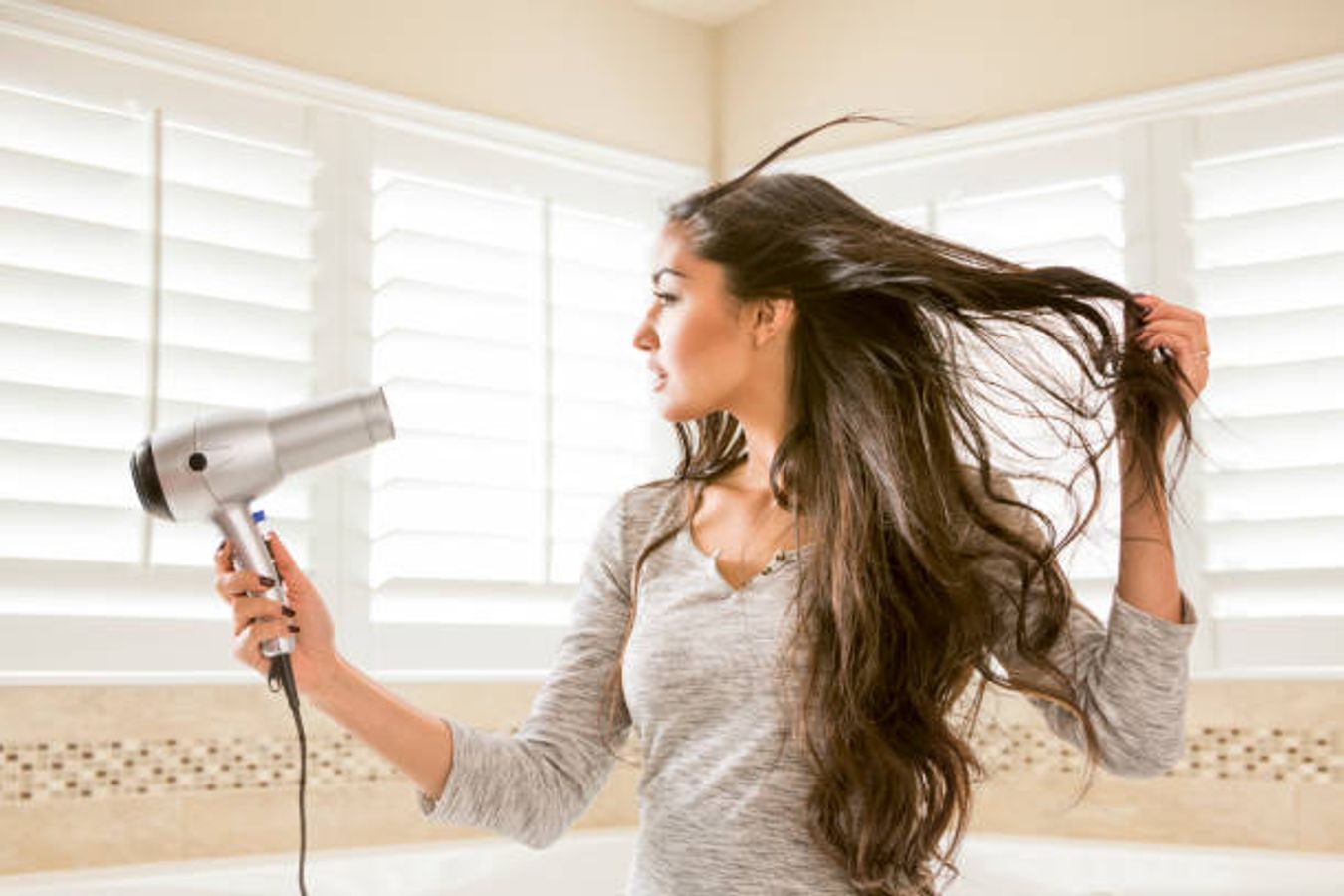 Porno video: Oila uchun massaj terapevtini chaqirish Seksi dumlar