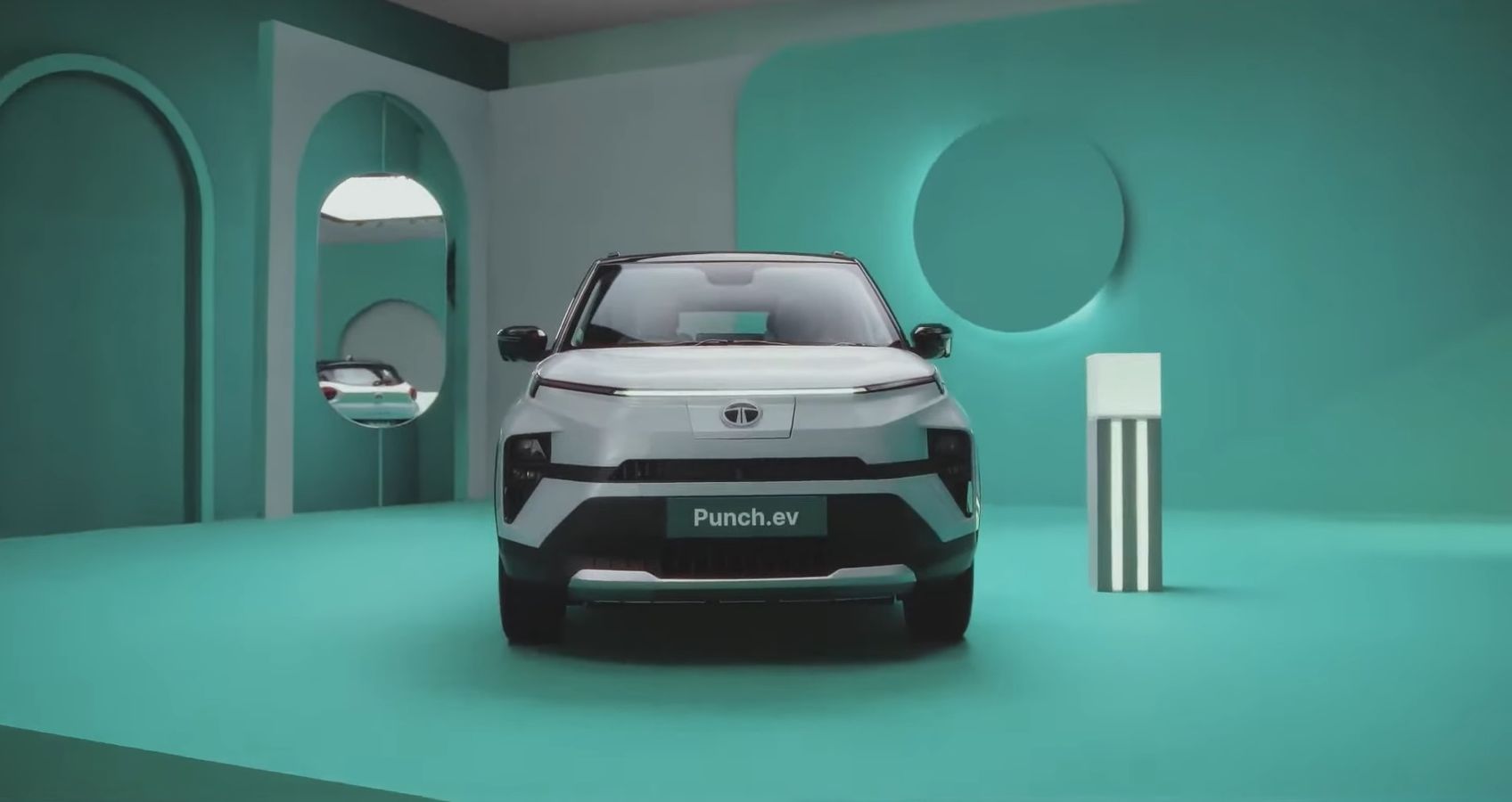 Tata Punch EV पर 1.20 लाख तक का ऑफर: 421KM रेंज वाली इलेक्ट्रिक SUV सस्ती, जानें कीमत और फीचर्स